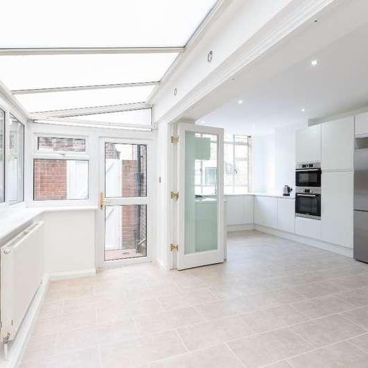 Astell Street, SW3 - Photo 1