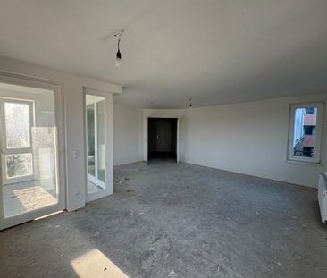 Frisch sanierte 2-Zimmer-Wohnung mit Wintergarten, Tiefgarage und A... - Photo 2