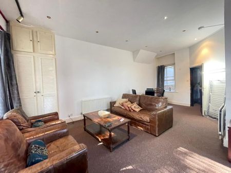 4 bedroom end of terrace house to rent - Photo 3