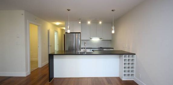 LOCATION! 1 Bd + 1 Bth - Efficient Layout @ THE BEASLEY! - Unfurnished - Photo 2