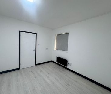 4 bedroom flat to rent - Photo 3