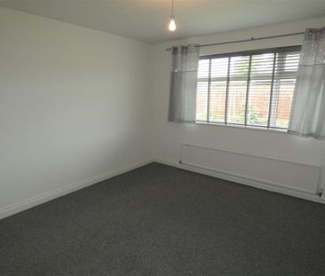2 bedroom semi-detached bungalow to rent - Photo 5