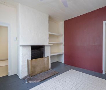 Rare & Unique - In The Heart Of Malmsbury - Photo 1