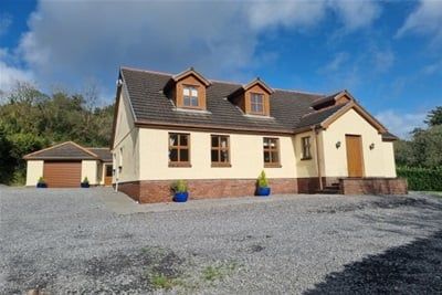 Llwyncelyn Uchaf, Llanelli, SA15 - Photo 1