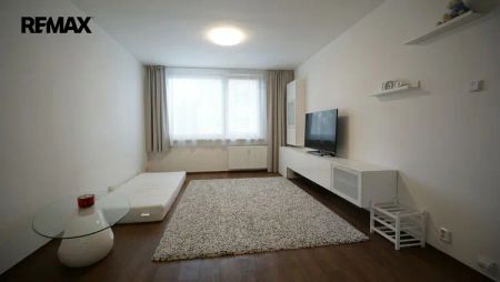 Pronájem bytu 3+kk s balkonem na rozhraní Praha 3 a Praha 9, ul. Odlehlá - Photo 4