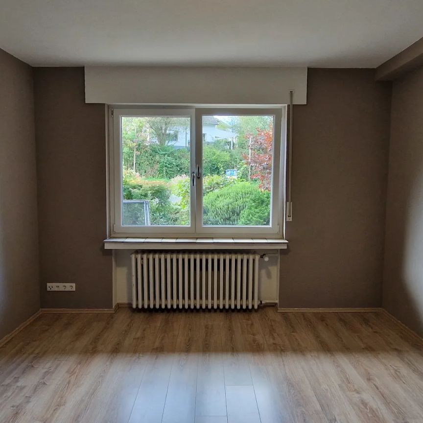 Singles aufgepasst: helle 2-Zimmer-Wohnung mit Einbauküche und Terrasse zu vermieten - Photo 1