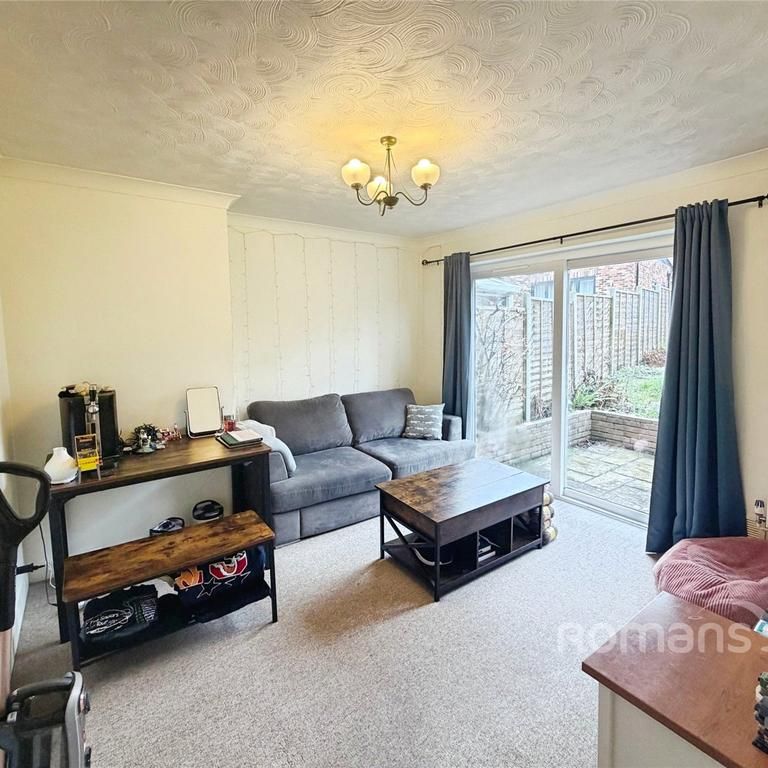 4 bedroom semi-detached house to rent - Photo 1