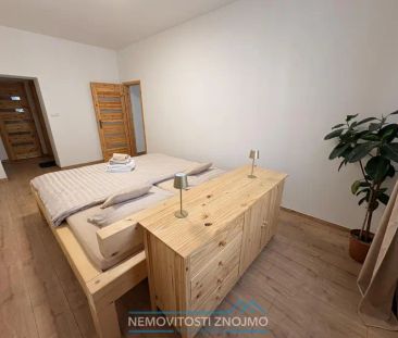 3+1 v centru Znojma, ale s klidem do vnitrobloku - Fotografie 1