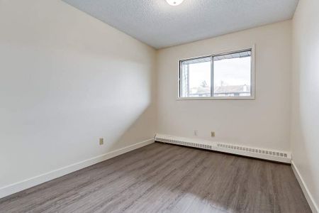 Renovated Suite - 3 Bedroom - Photo 5