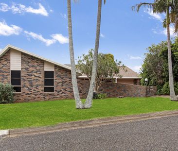 Generously Sized Hastings Home - Photo 3