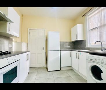 2 Bed Terraced House, Dersingham Avenue, E12 - Photo 6