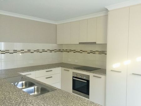 Modern Home with Shed &excl; - Photo 3