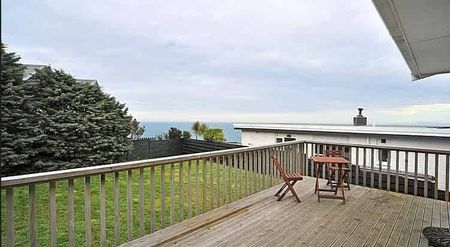 Warm, dry, amazing views and a great backyard - Photo 4