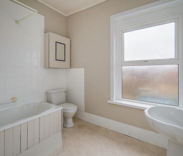 4 bedroom semi-detached house to rent - Photo 2