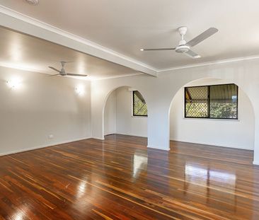 Charming Family Home! - Photo 1