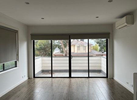 Cosy and Bright 3-Bedroom Home in Pascoe Vale - Photo 2