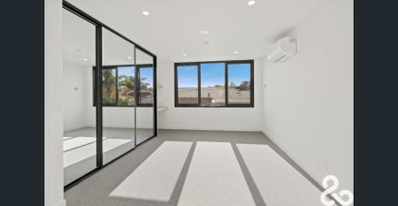 Exceptional Quality, Executive Residence, Private viewings welcome - Photo 2