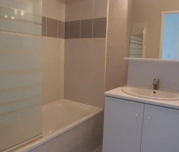 Location Appartement 2 pièces 50m² BEAUNE LES MINES 87280 - Photo 2