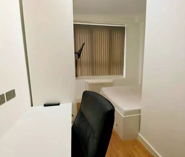 Ensuite - Photo 3