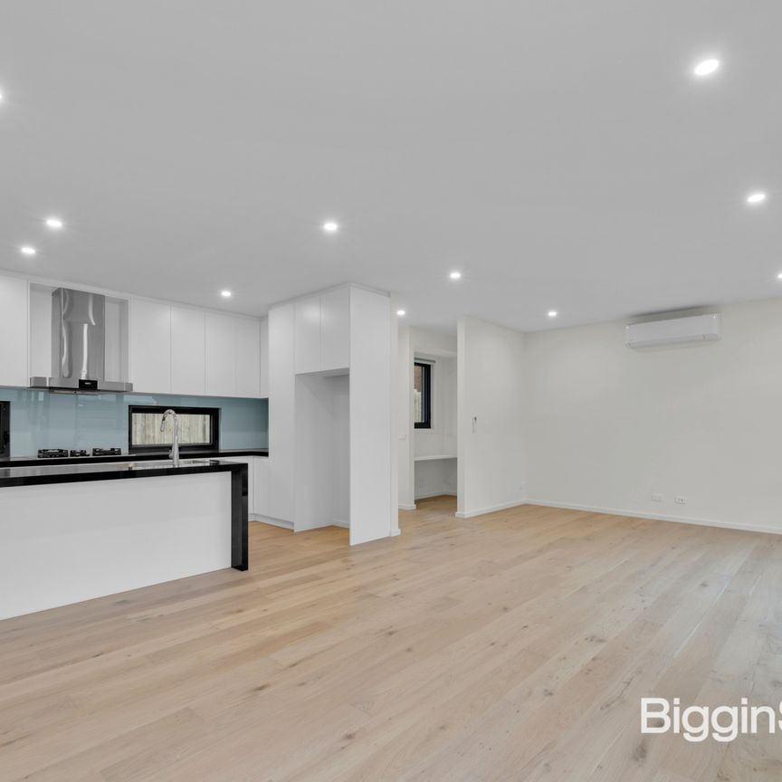 Your Family Home with Walking Distance to East Doncaster Secondary College - Photo 1