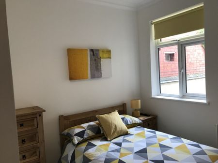 Manor Court Road, Nuneaton - - Photo 3