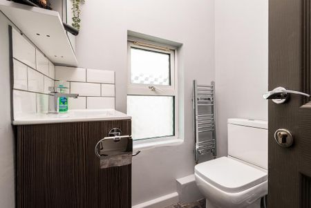 6 bedroom terraced house to rent - Photo 3