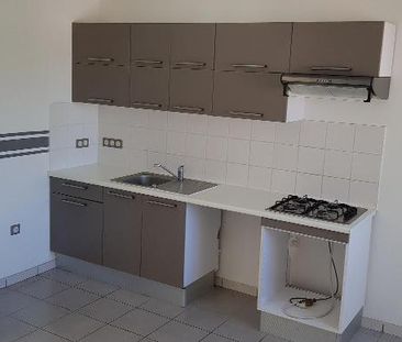 Location Appartement 3 pièces 62m² LE TAMPON 97430 - Photo 2