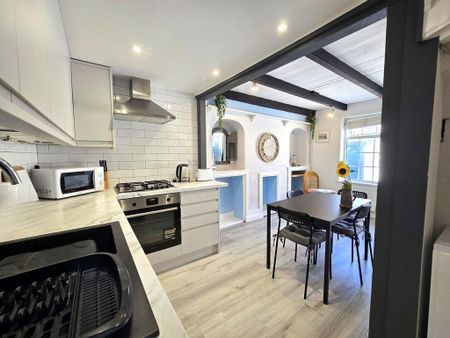 2 bedroom end of terrace house to rent - Photo 5