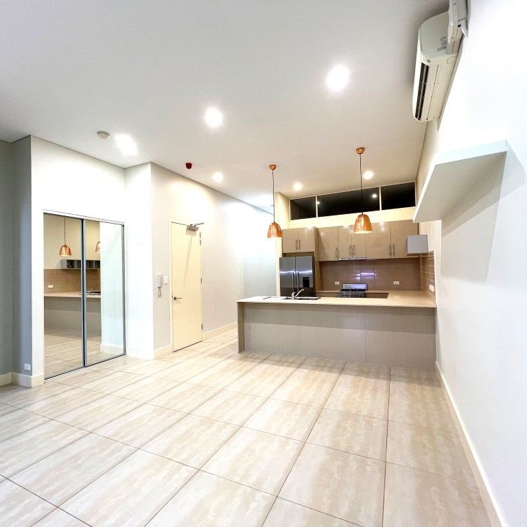 Open the Door to City-Fringe Sophistication - Photo 1