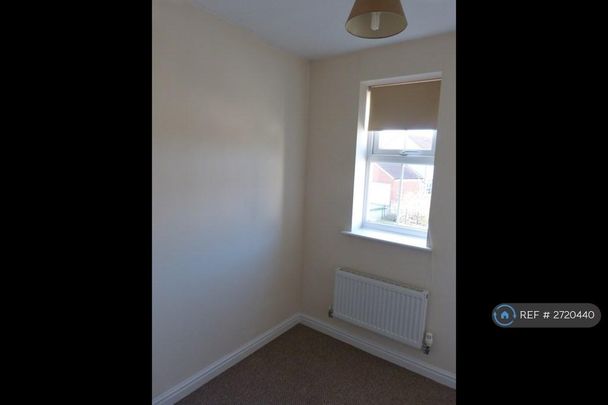 3 bedroom semi-detached house to rent - Photo 1
