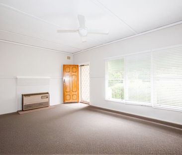 Charming 2 Bedroom Home in Sought After Warners Bay - Photo 1