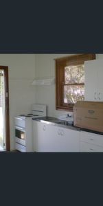 NEAT AND TIDY ONE BEDROOM FLAT - Photo 3