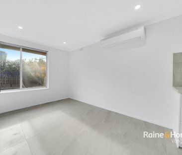 Fully Renovated Family Home in a Prime Thomastown Location - Photo 3