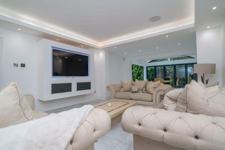 5 bedroom detached house to rent - Photo 5