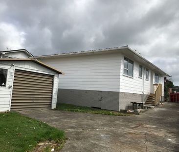 Family Home in Halfmoon Bay - Photo 2