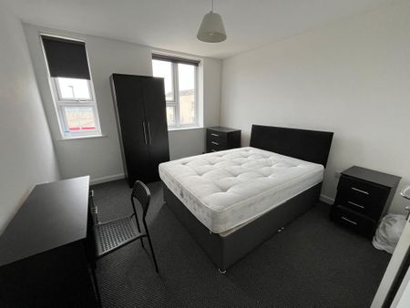 1 bedroom in a flat share to rent - Photo 4