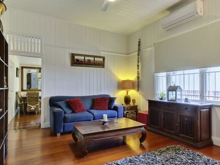 3-Bedroom Classic Colonial - Reduced Rent with Driveway Access Condition - Photo 2