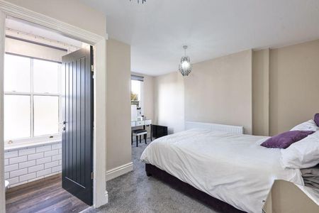 3 bedroom semi-detached house to rent - Photo 4