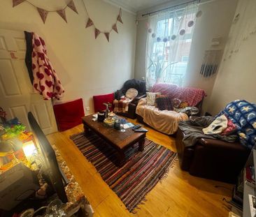 4 bedroom end of terrace house to rent - Photo 5