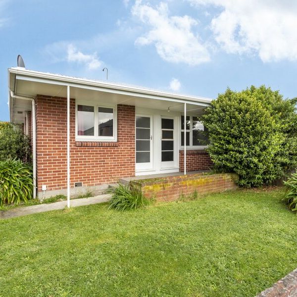RICCARTON - Photo 1