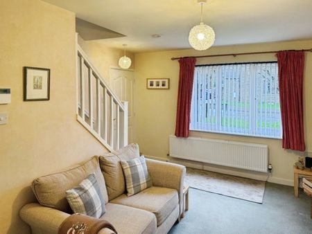 2 bedroom House To Let Total Size: 666 SQ FT - Photo 2