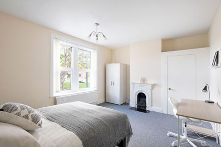 Beautiful 4 Bedroom Property Bedroom 3 - Photo 2