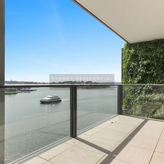 Luxurious waterfront apartment with a premium view to satisfy! - Photo 1