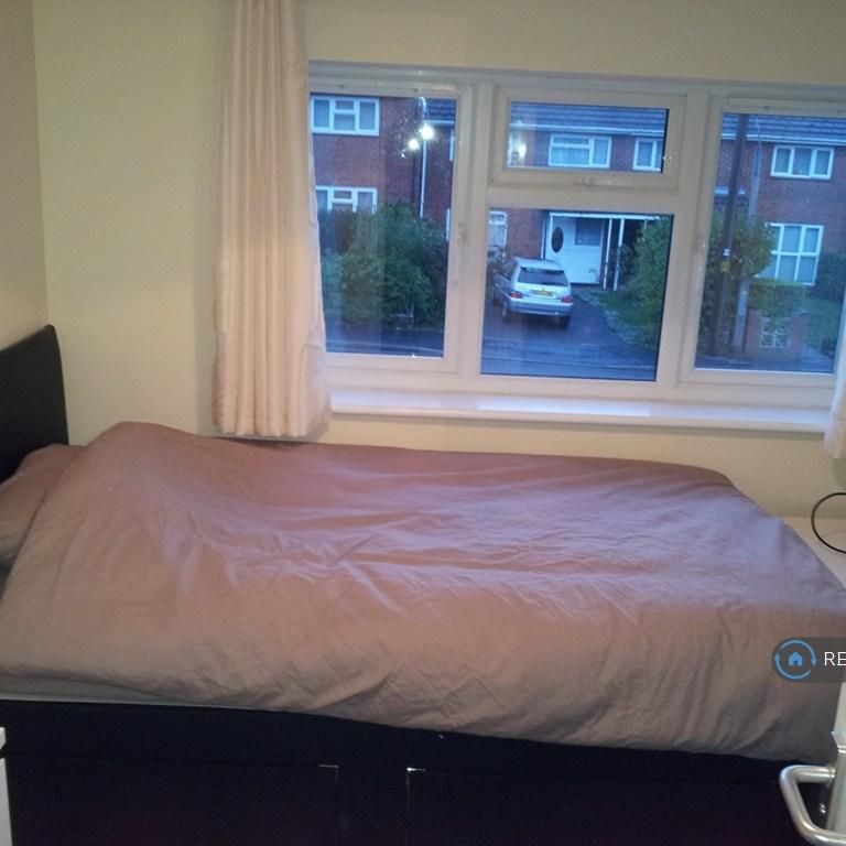 1 bedroom in a house share to rent - Photo 1