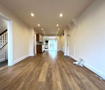 4 bedroom semi-detached house to rent - Photo 4