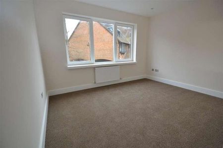 Consort Way, Horley, RH6 - Photo 2