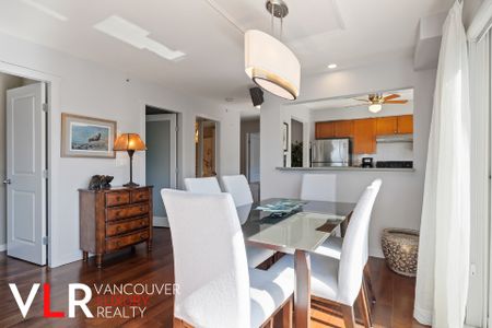 Condo in North Vancouver, BC - Photo 4