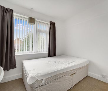 4 bedroom semi-detached house to rent - Photo 4