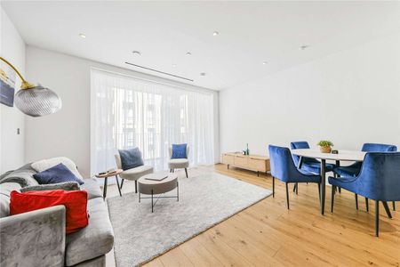 Spacious two bedroom apartment with access to private balcony - Photo 4