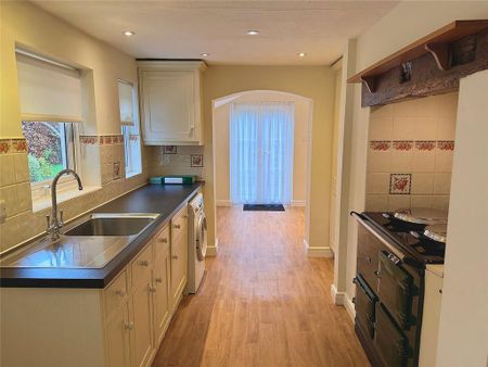 3 bedroom semi-detached house to rent - Photo 2
